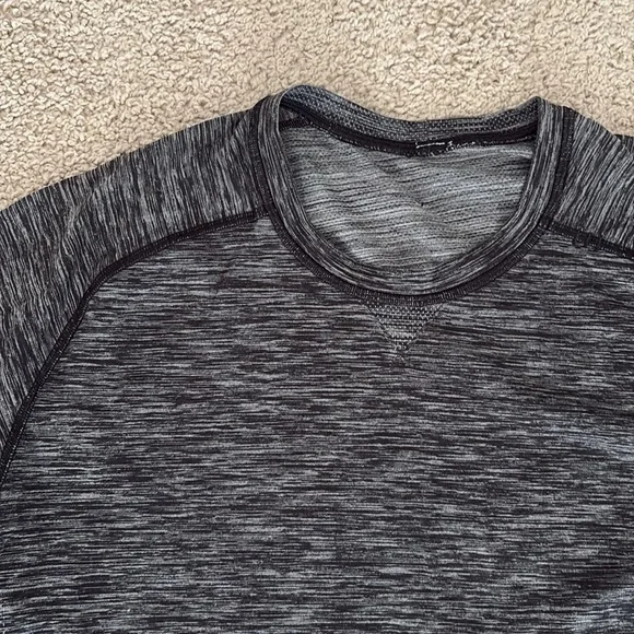 Lululemon Heathered Black Shirt - Men’s Large - Picture 2 of 5